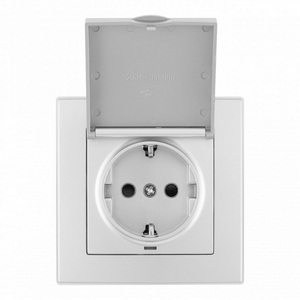 Изображение товара Комплект розетки встраиваемый с заземлением, шторками, защитной крышкой и рамкой (серебро) IP44 Arte Milano SET06-1 SET06-1-41-1 silver