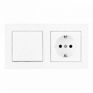 Изображение товара Розетка встраиваемая с заземлением и шторками с одноклавишным выключателем с рамкой на два поста (белый) Arte Milano SET06-2 SET06-2-30-1-40-1 White
