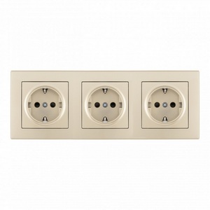 Изображение товара Розетка встраиваемая тройная с заземлением и шторками в комплекте с рамкой (шампань) Arte Milano SET06-3 SET06-3-40-1x3 shampan