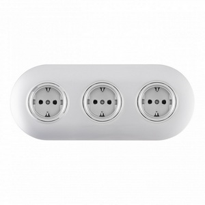 Изображение товара Розетка встраиваемая тройная с заземлением и шторками в комплекте с рамкой (серебро) Arte Milano SET08-3 SET08-3-40-1x3 silver