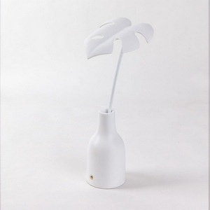 Изображение товара Настольная лампа Seletti Leaf Light 09023