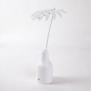 Изображение товара Настольная лампа Seletti Leaf Light 09024