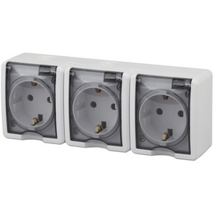 Изображение товара Розетка накладная тройная с заземлением, шторками и крышкой (белый) IP54 ЭРА 11-2406-01