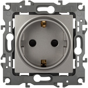 Изображение товара Розетка встраиваемая с заземлением и шторками (титан) ЭРА 12-2102-16