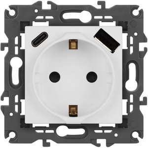 Изображение товара Розетка встраиваемая с заземлением, шторками и USB Type A+С (белый матовый) ЭРА 14-4108-01М