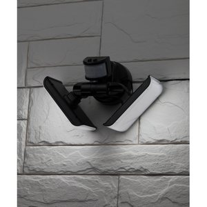 Изображение товара Прожектор уличный светодиодный на солнечных батареях с датчиком освещенности ЭРА ERAFS020-42