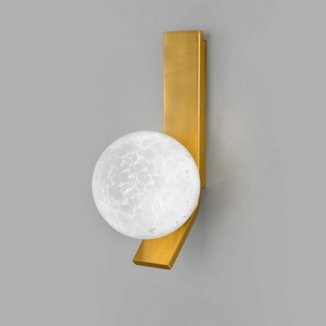 Изображение товара Бра Eurosvet Luxor со стеклянным плафоном 40019/1 латунь в форме шара