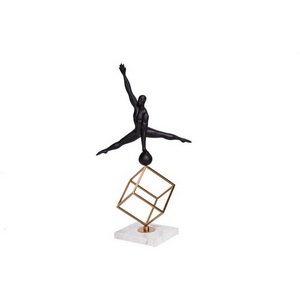 Изображение товара Статуэтка "Гимнаст на кубе-2" 30х51 см Garda Decor 55RD2865