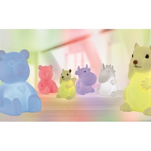 Изображение товара Детская настольная светодиодная лампа на батарейках RGB с выключателем Globo Kraka 28034-20 с животными