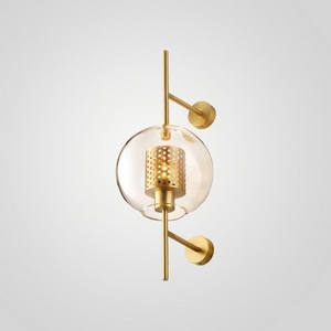 Изображение товара Настенный светильник Catch Wall Ball D55 Brass ImperiumLoft Catchwall01 (186792-26) в форме шара
