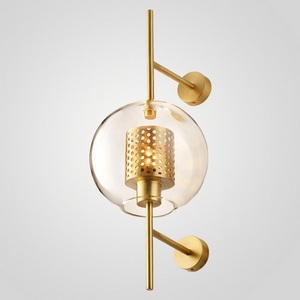Изображение товара Настенный светильник Catch Wall Ball D58 Brass ImperiumLoft Catchwall01 (189443-26) в форме шара