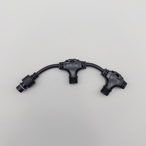 Изображение товара Разветвитель 2-х лучевой для Бахромы, Занавесов и Нитей 220В без возможности управления, Провод Черный Каучук, IP65 Laitcom LLR2-1