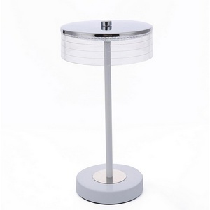 Изображение товара Настольная лампа Lumion Satiana 8252/1TL серебро/белый/прозрачный, металл/акрил LED 7W 400К 220V