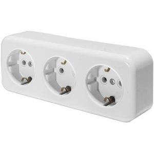 Изображение товара Розетка накладная тройная с заземлением (белый) Stekker Брест 39697