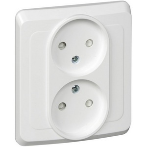 Изображение товара Розетка встраиваемая двойная без заземления со шторками (белый) Systeme Electric Этюд PC16-006B