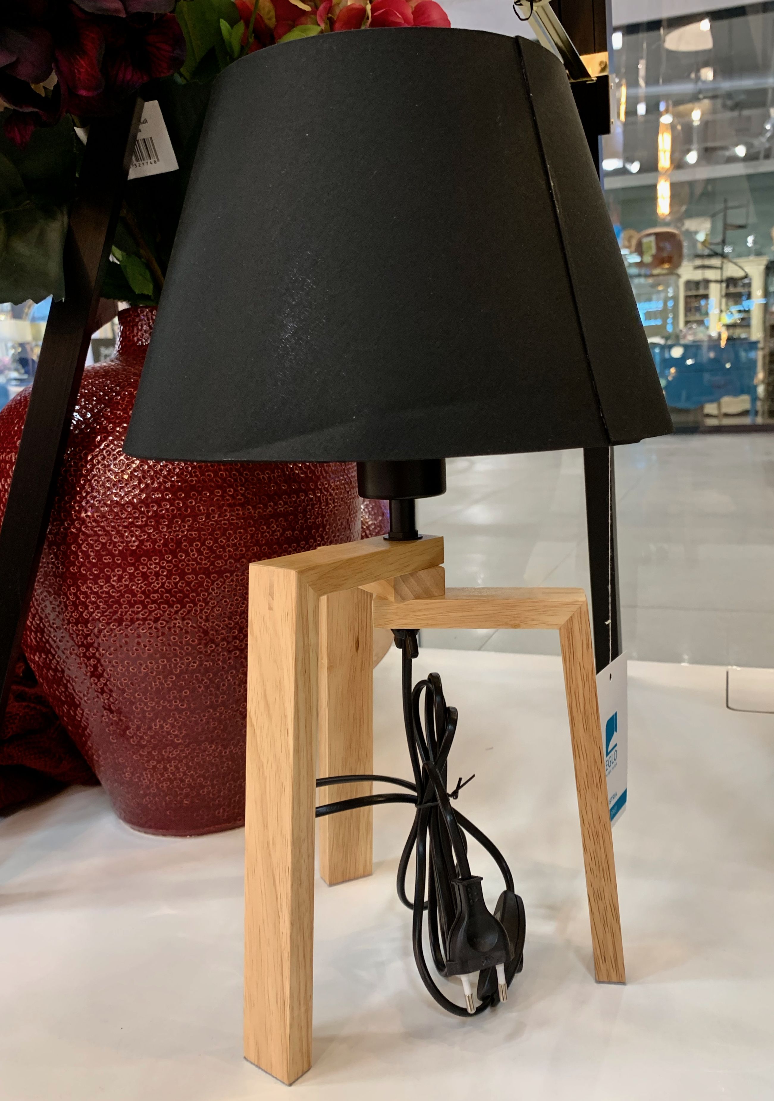 Изображение товара Настольная лампа на треноге Eglo Chietino 97515