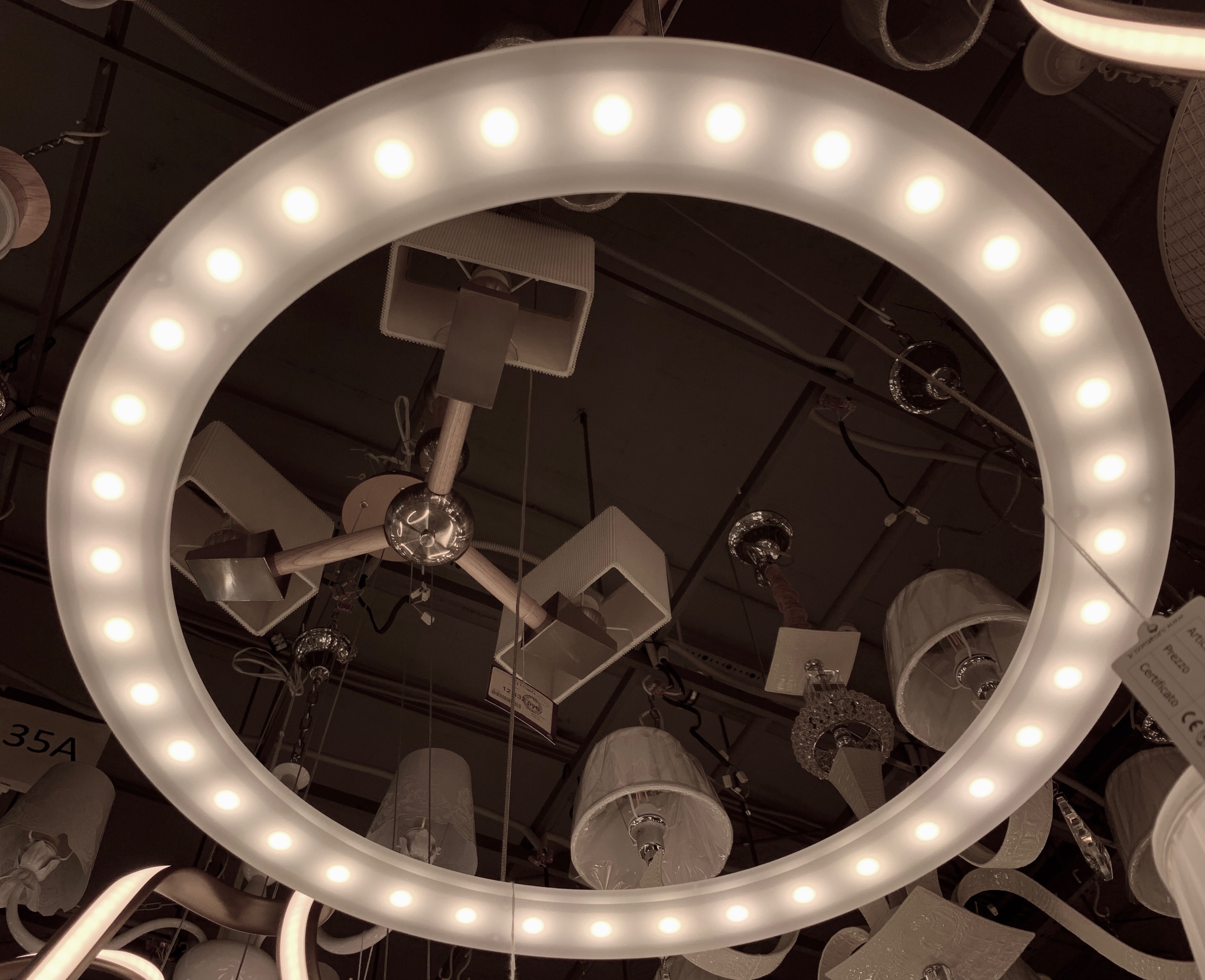 Изображение товара Подвесной светодиодный светильник Lucia Tucci Modena 173.1 LED кольцо