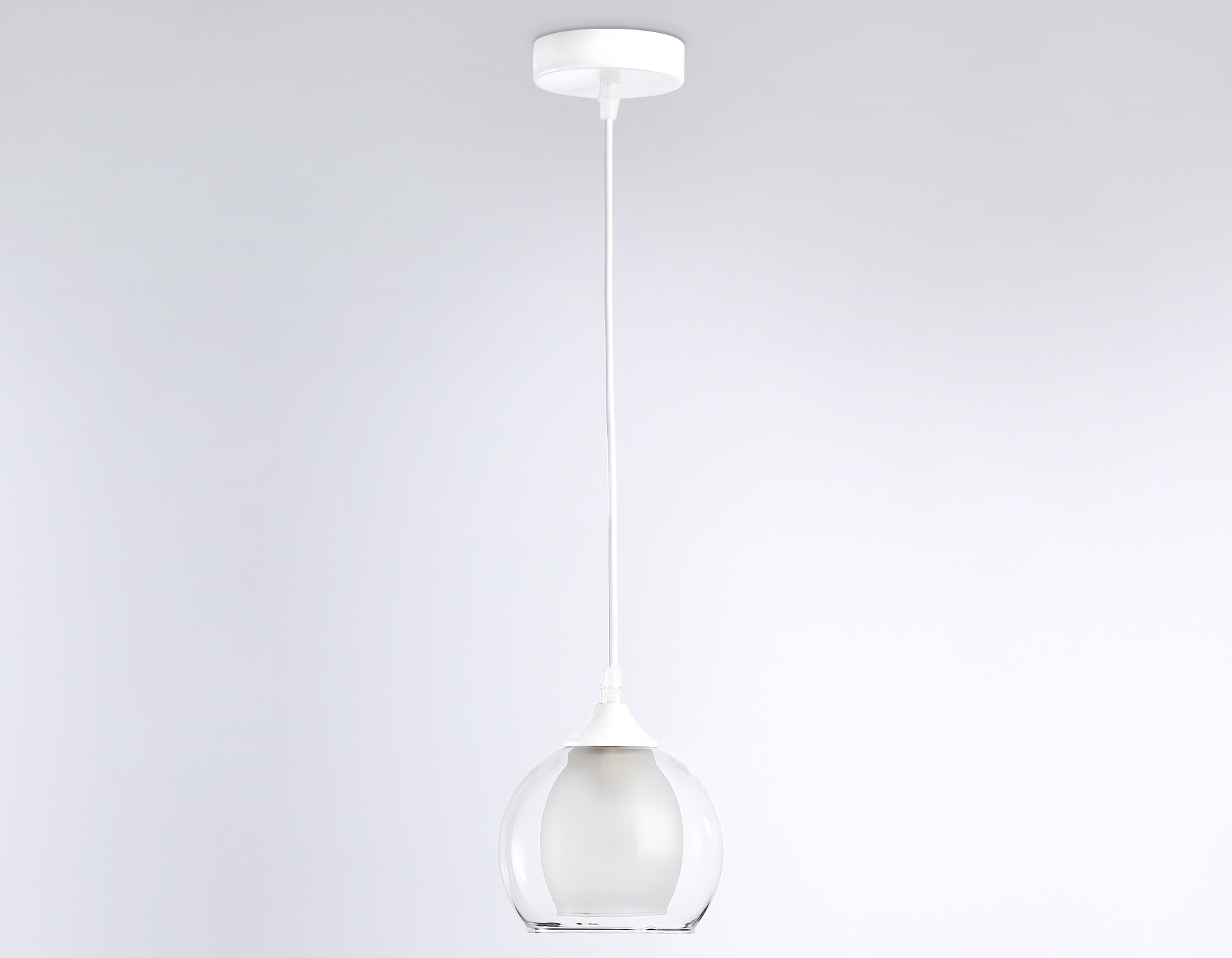 Изображение товара Подвесной светильник Ambrella TR3538 современный стиль белый стекло металл