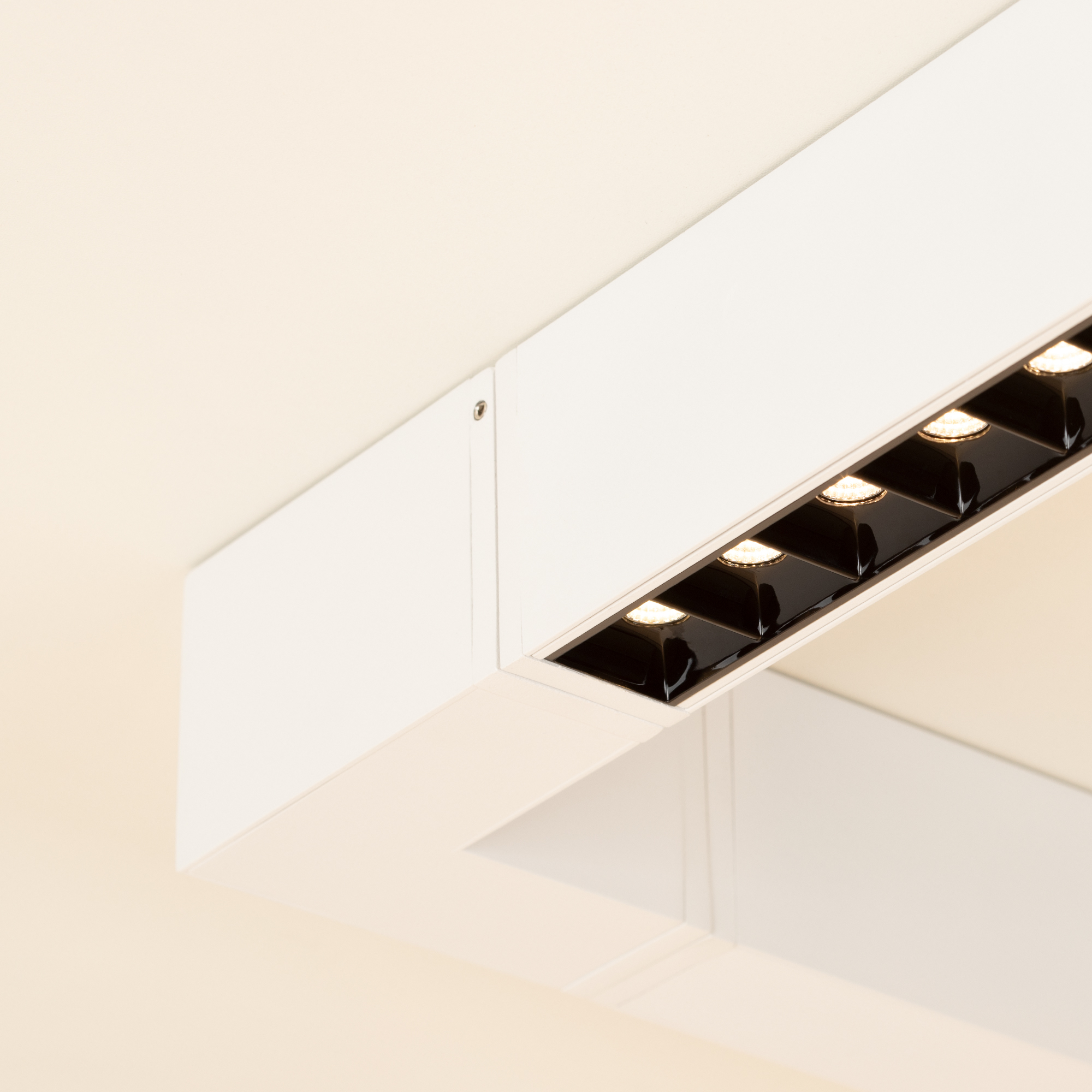 Изображение товара Линейный настенно-потолочный светильник LED CLIP-38-LASER-S171-6W Warm3000 (WH, 36 deg, 24V) (Arlight, IP40 Металл, 3 года) 028961