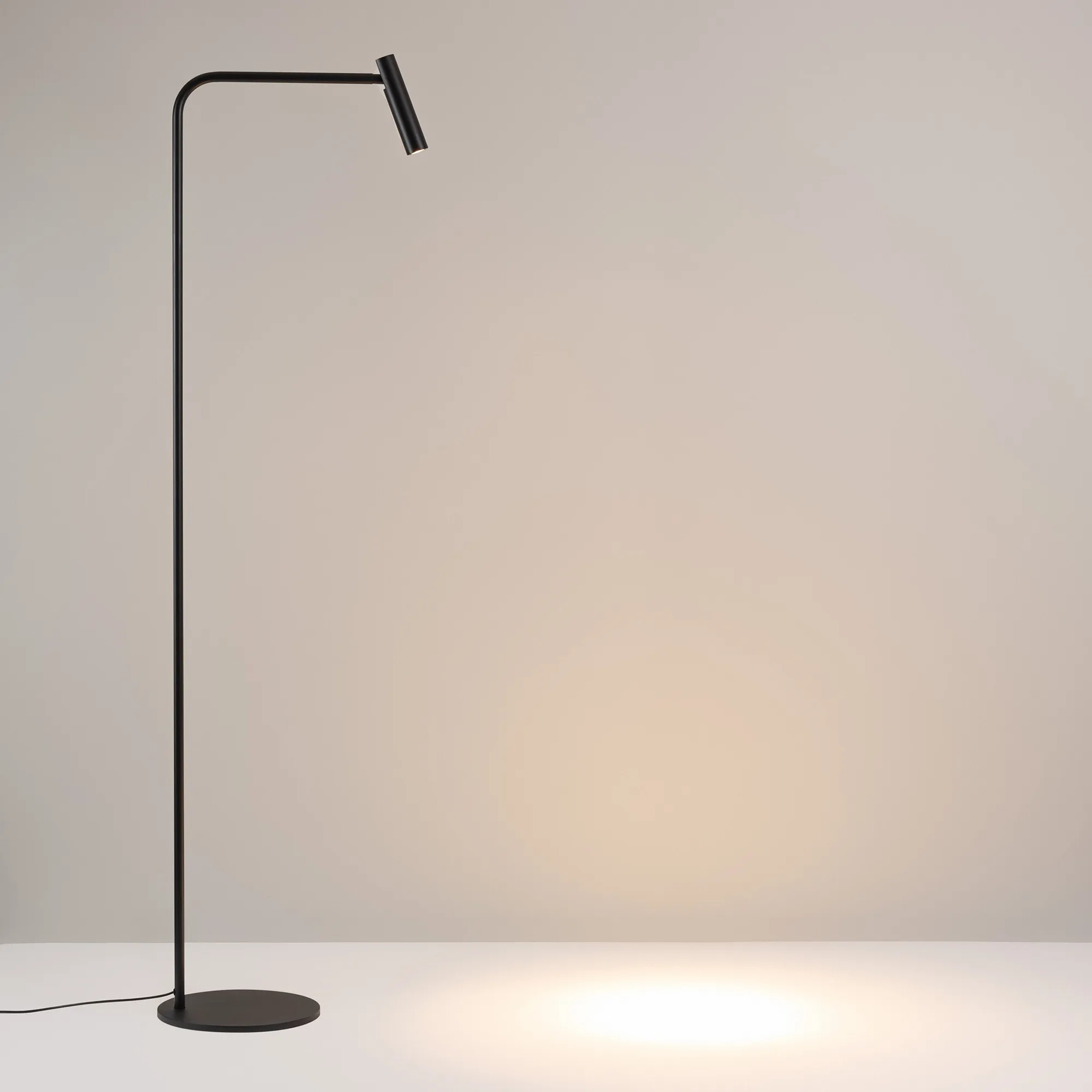 Изображение товара Светодиодный торшер Arlight SP-VERDI-FLOOR-3W Warm3000 в стиле Хай-Тек с пультом и поворотом