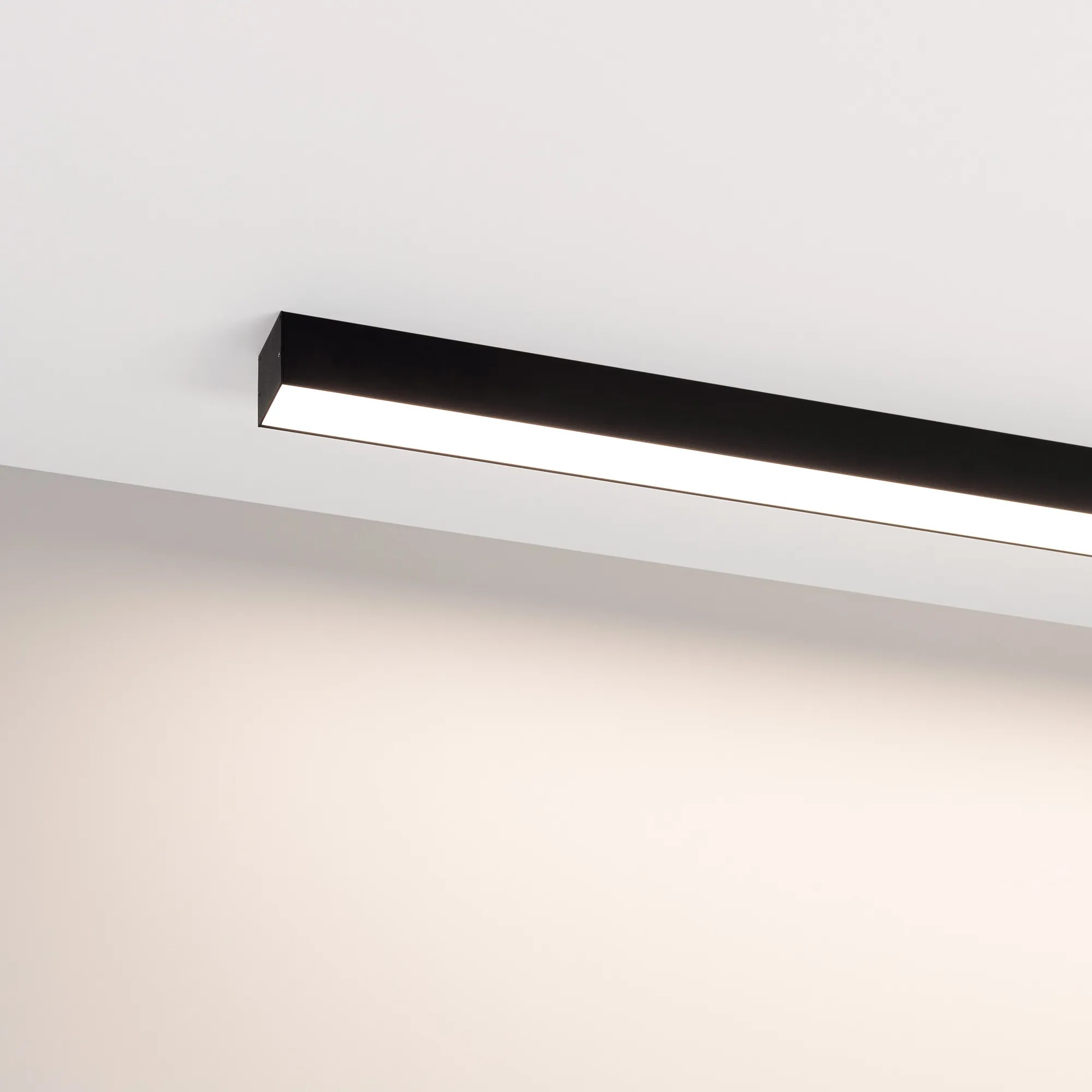 Изображение товара Настенно-потолочный линейный светильник SP-LINE-5050-L960-32W Day4000 (RAL9005, 120 deg, 230V) IP33 (Arlight, Металл) 056376