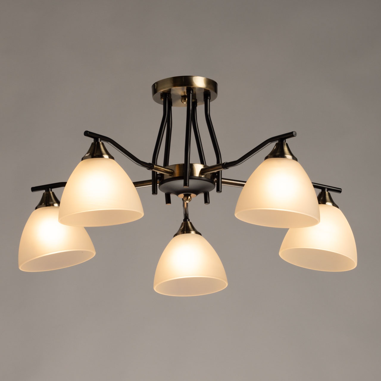 Изображение товара Потолочная люстра De City Альфа 115010205 на штанге, 5 ламп, Модерн