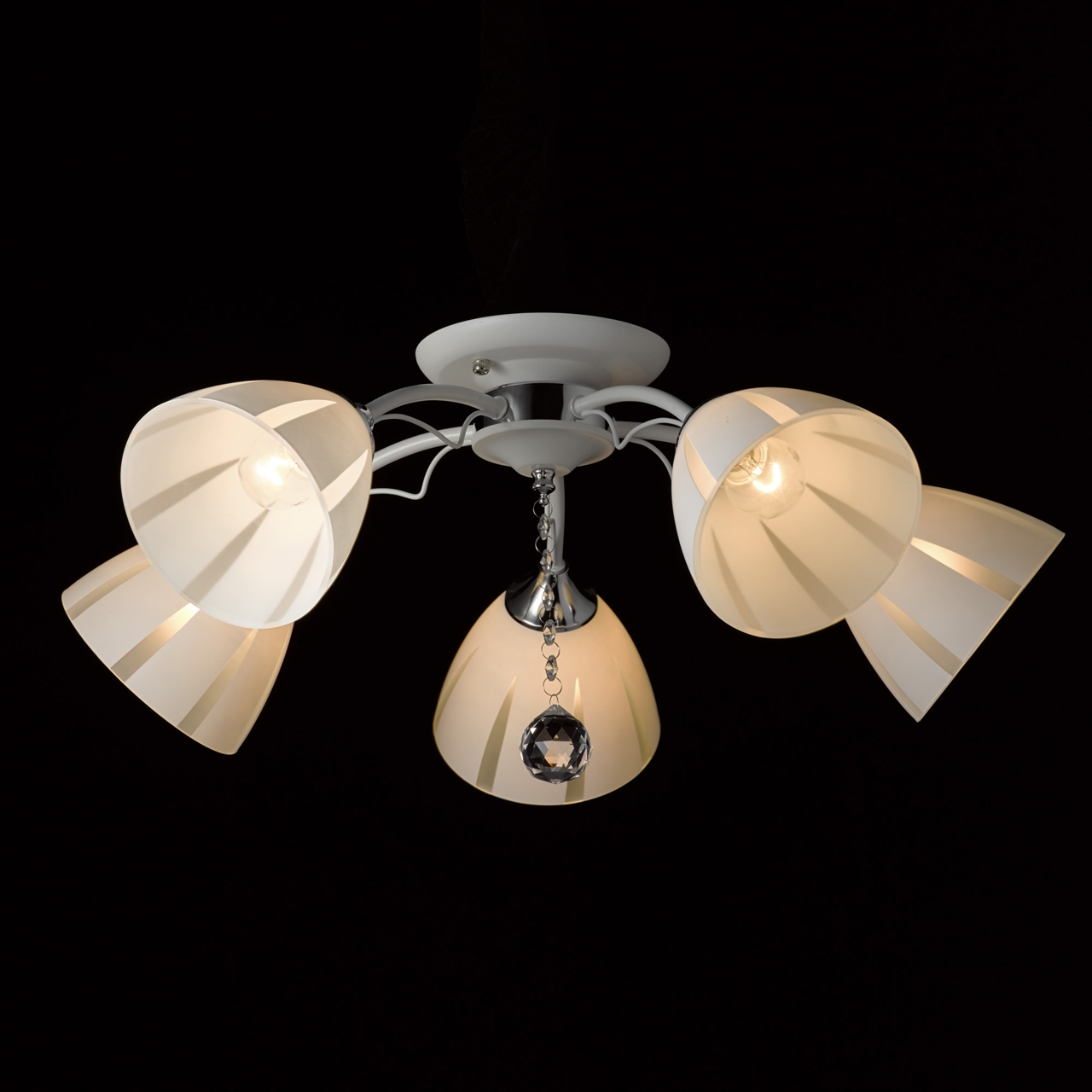 Изображение товара Потолочная люстра DeMarkt Нежность 676014505 с хрусталем и диммером