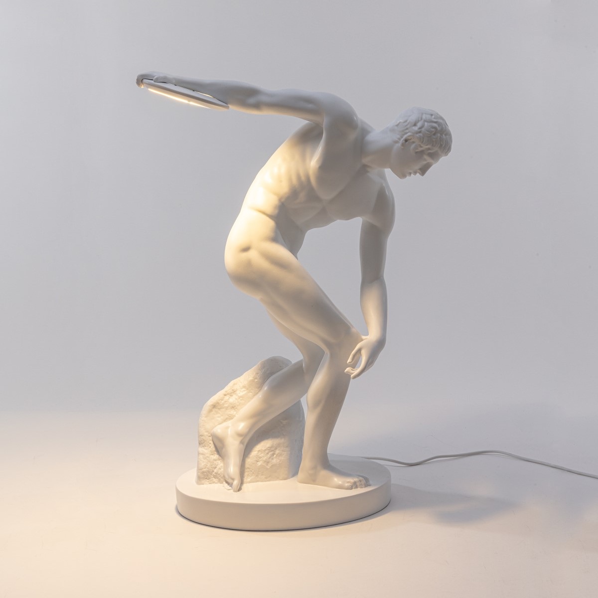 Изображение товара Настольная светодиодная лампа Seletti Discobolux 14807 для современного интерьера