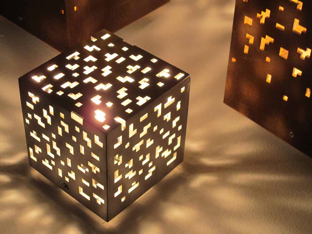 Светильник cube. Светильник "куб". Кубические светильники. Светильник деревянный куб. Светильник с дырками.