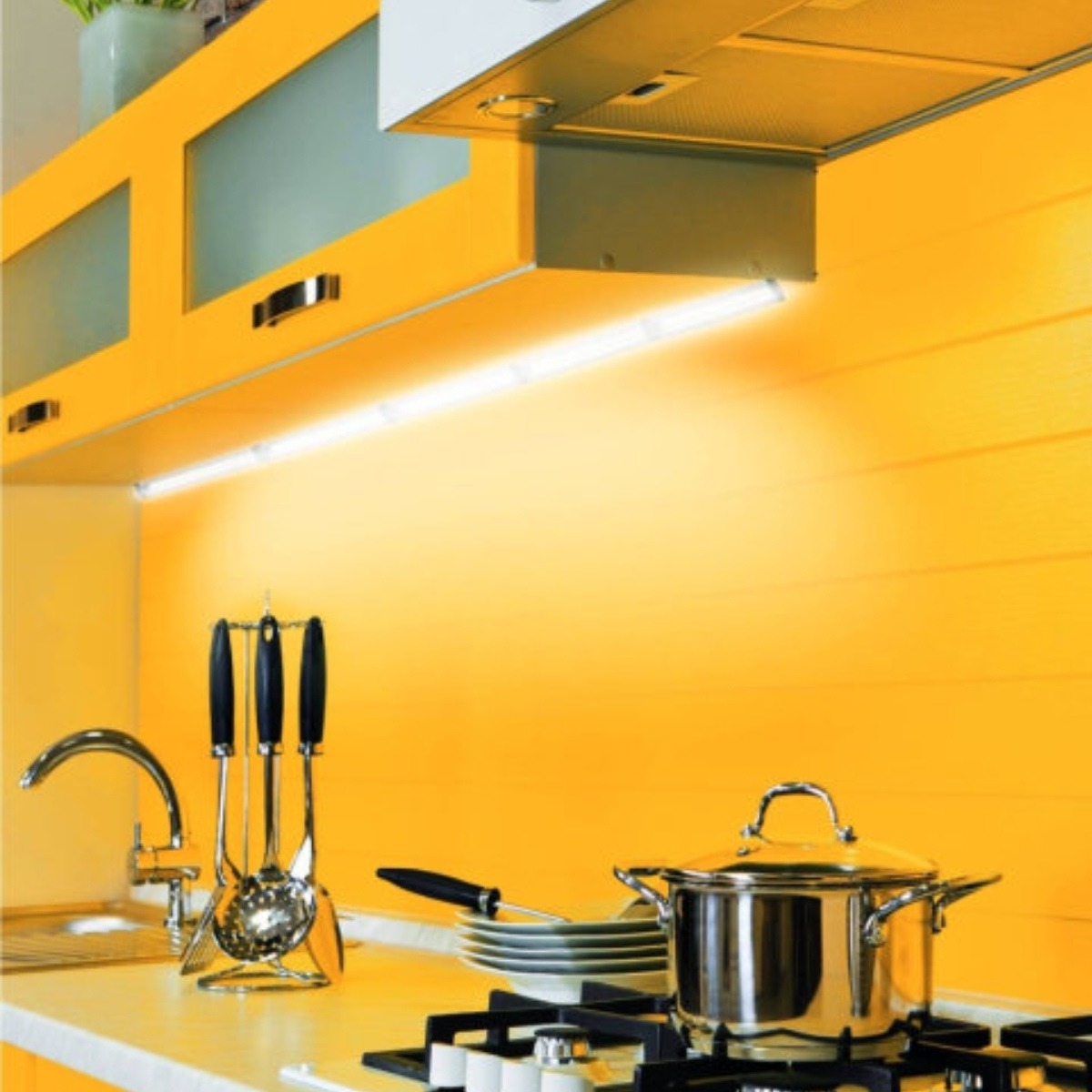 Изображение товара Настенно-потолочный линейный светильник ЭРА 5055398626795