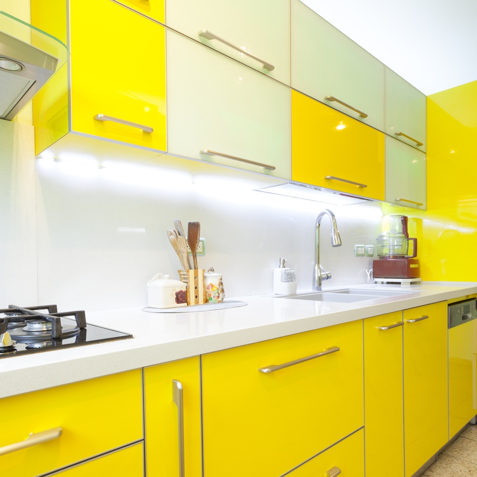 Изображение товара Настенно-потолочный светодиодный линейный светильник ЭРА 5055398640982 с выключателем