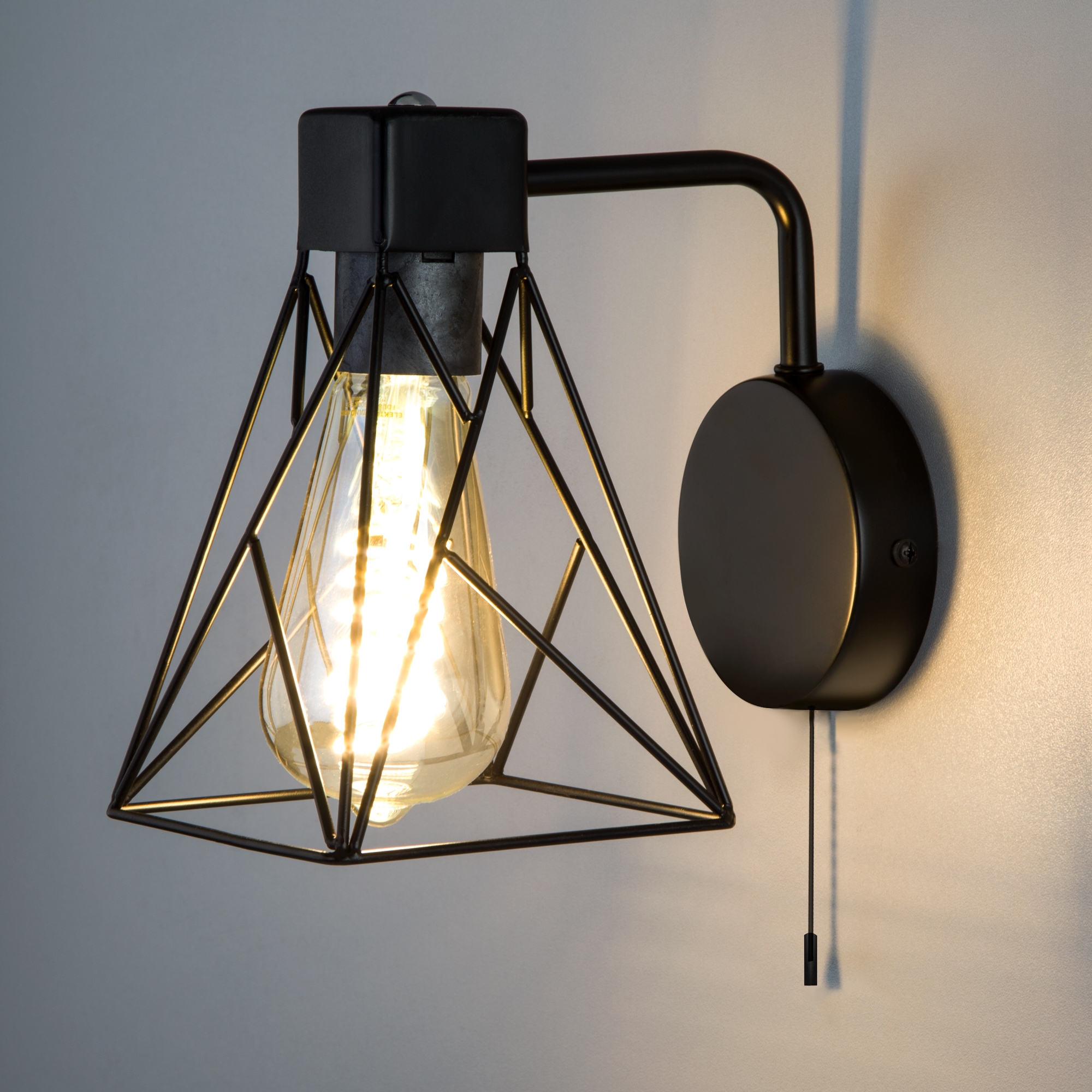 Изображение товара Бра с выключателем Eurosvet Trappola черный 70107/1 стиль лофт и индустриальный дизайн