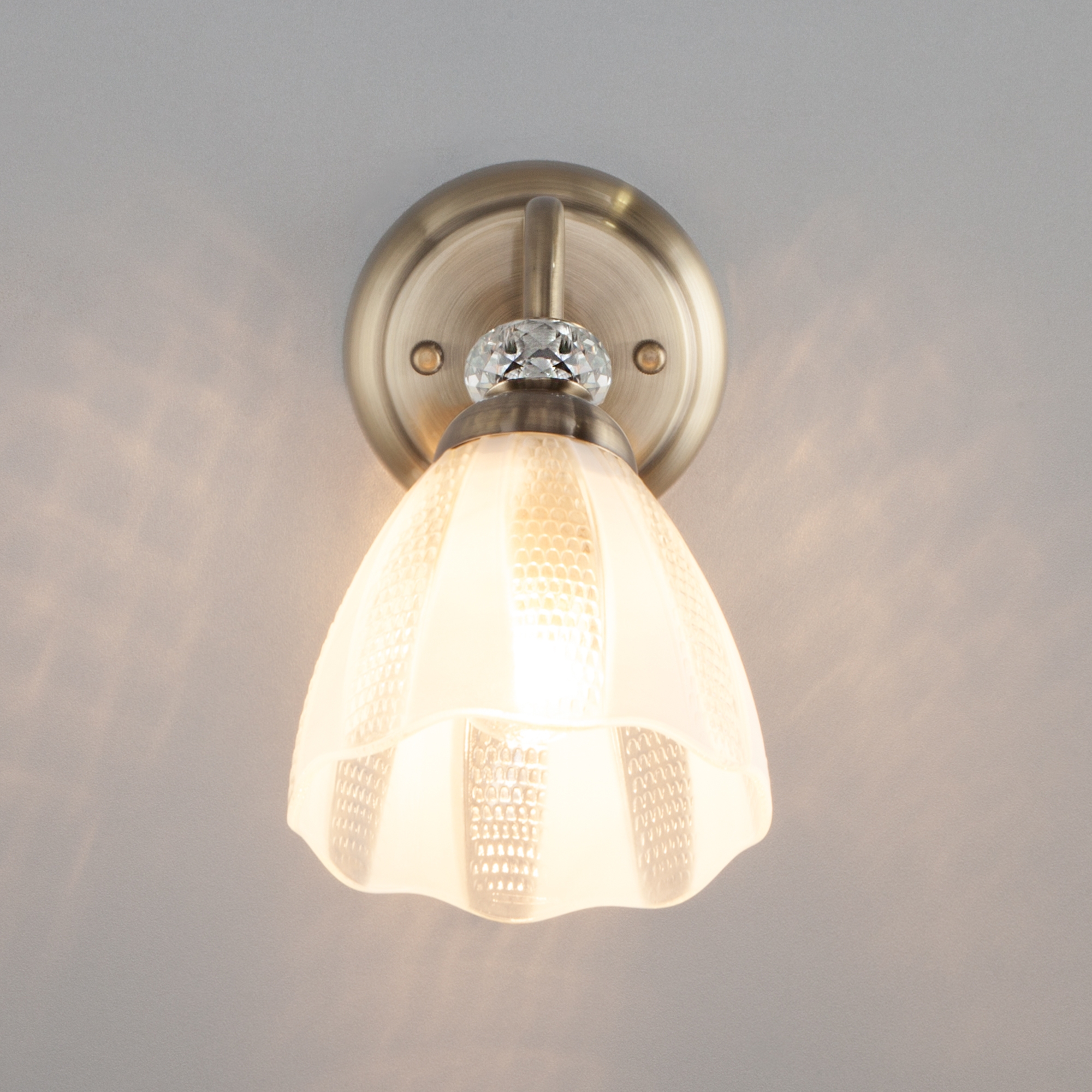 Изображение товара Бра хрустальное с выключателем 30155/1 Eurosvet Floranse античная бронза с подвесками