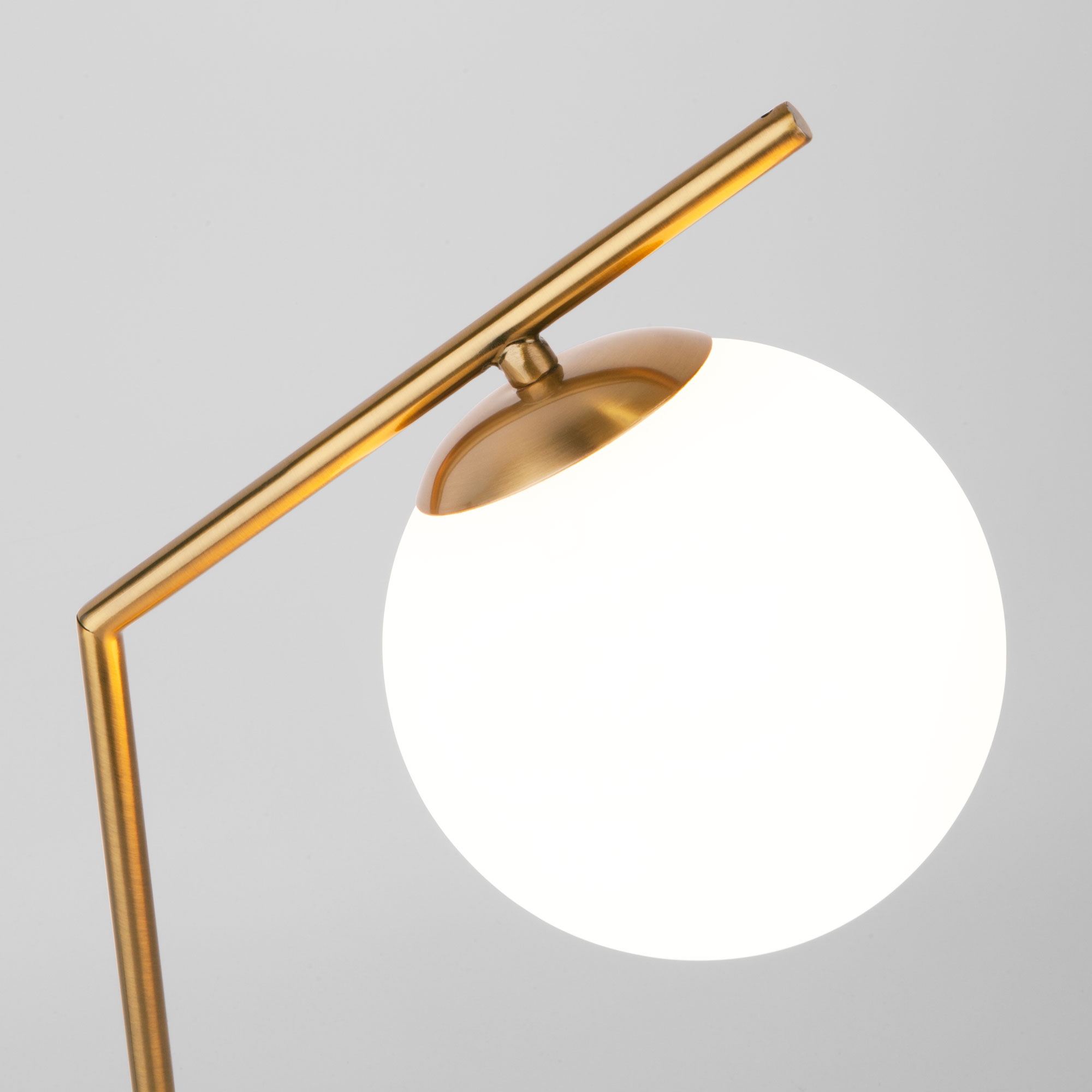 Изображение товара Настольная лампа 01082/1 Eurosvet Frost латунь в форме шара