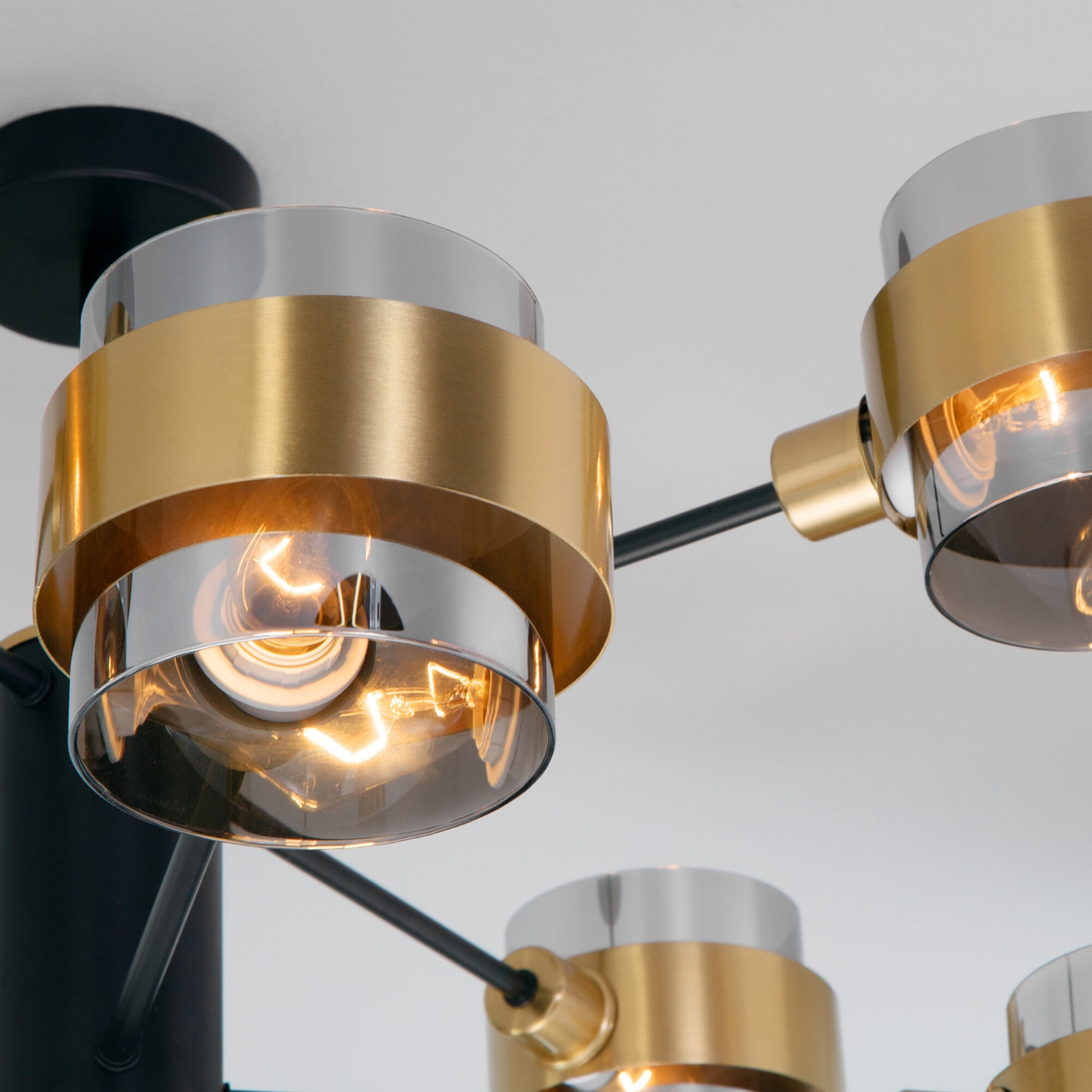 Изображение товара Потолочная люстра на штанге Eurosvet Arcada 70127/8 черный дымчатый стиль лофт