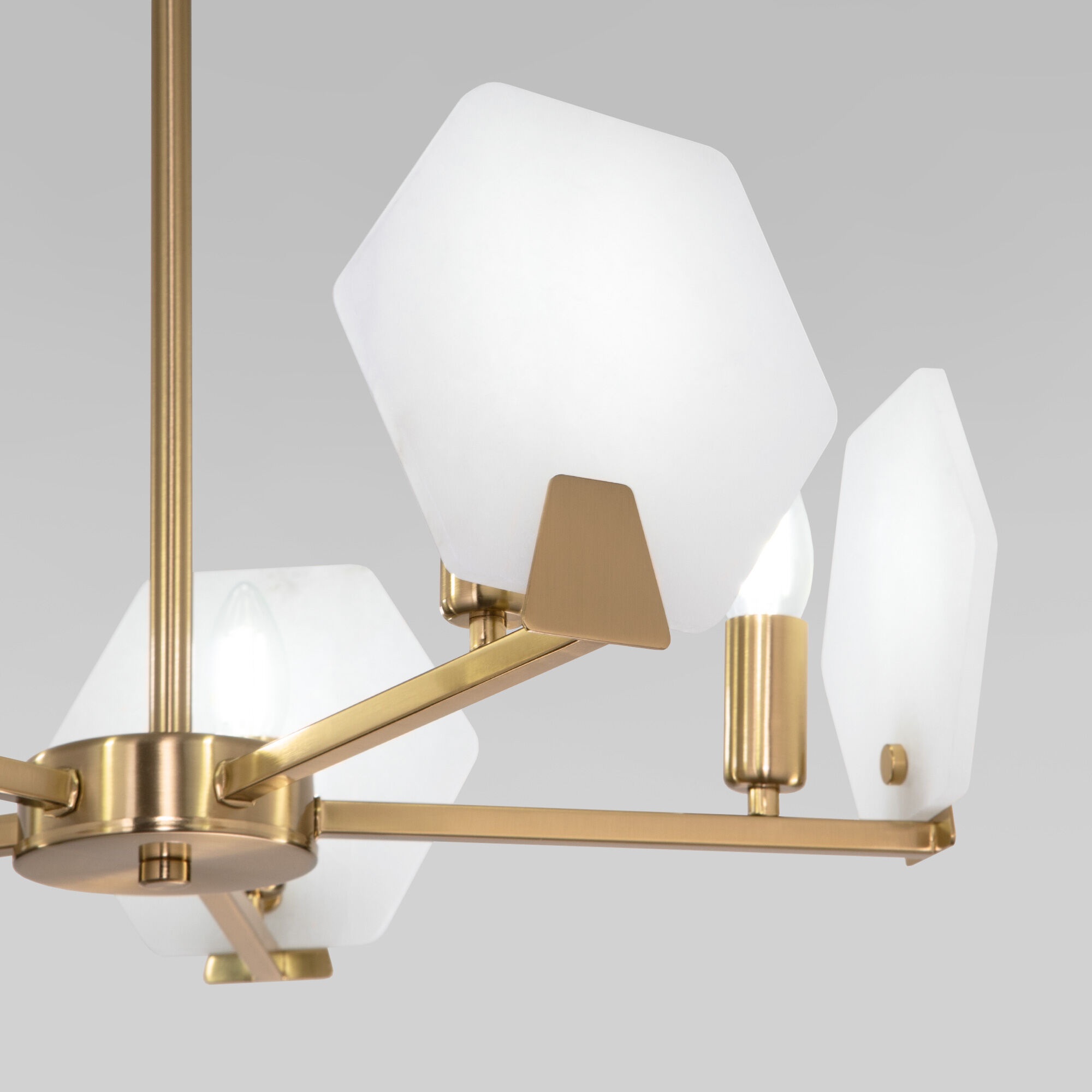 Изображение товара Потолочная люстра на штанге Eurosvet Marble 60158/5 латунь (Умный дом, Алиса, WiFi, голосовое управление)