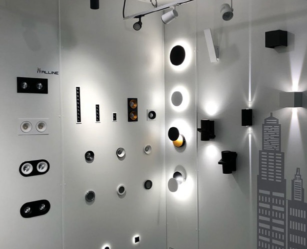 Изображение товара Настенный влагозащищенный светодиодный светильник Italline IT01-A150/2 black