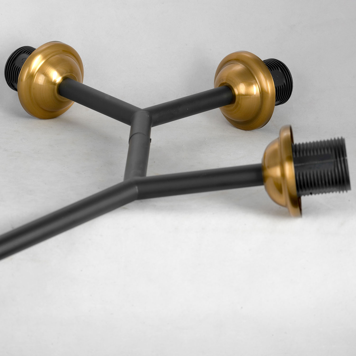 Изображение товара Большая потолочная люстра молекулы IP21 Lussole Loft Astoria LSP-8309