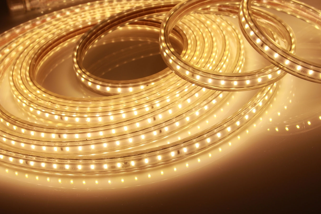 Светодиодная лета. Светодиодная лента led strip. Лента 400052 Lightstar. Светодиодная лента теплый свет 5м. Светодиодная лента Novotech.