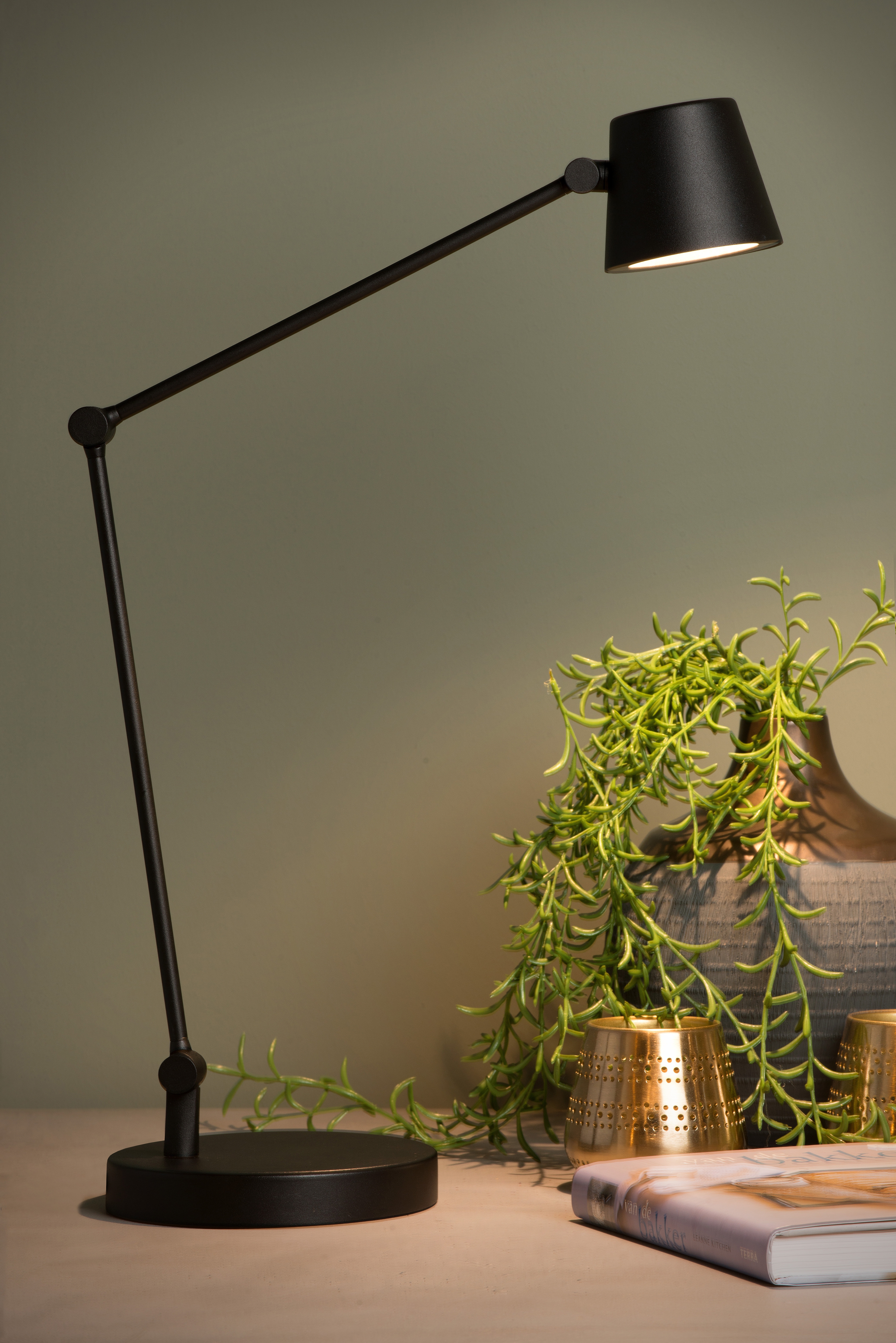 лампа настольная интерьерная. настольная лампа lucide faro 14553/81/35. настольная лампа lucide zozy. лампа lucide. настольная лампа lucide ramzi 47506.