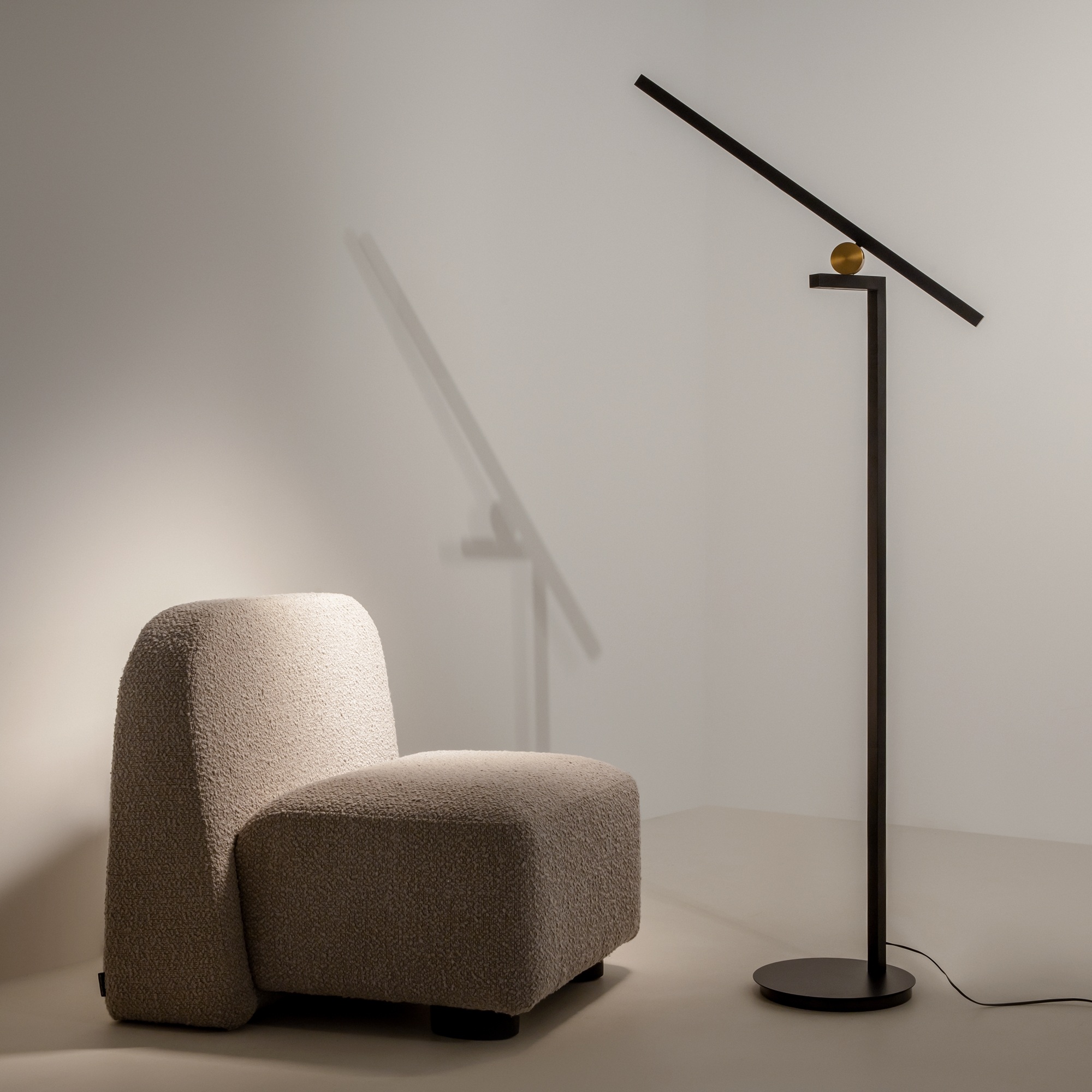 Изображение товара Торшер светодиодный с датчиком движения Maytoni Emphaty MOD363FL-L14B3K