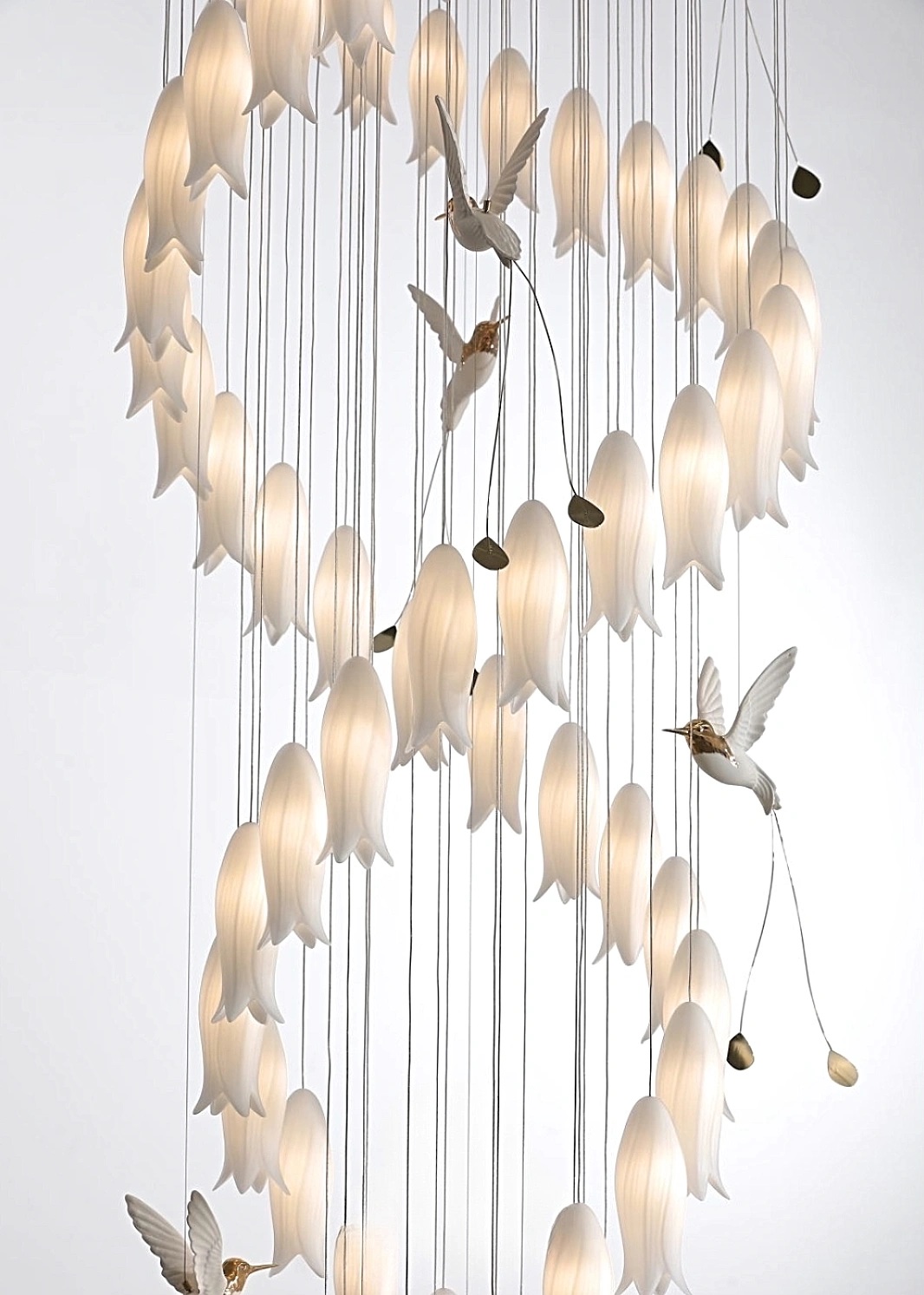 Изображение товара Подвесная каскадная люстра Mizi'en Polly 68 плафонов современная белая