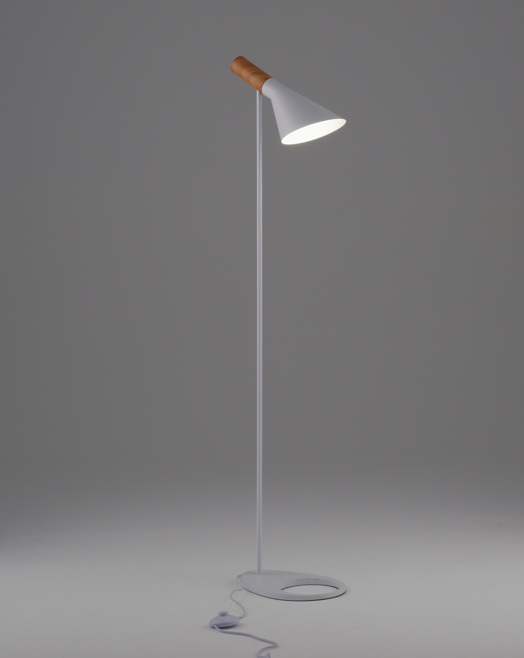 Изображение товара Современный торшер Moderli Turin V11336-1F для гостиной и спальни