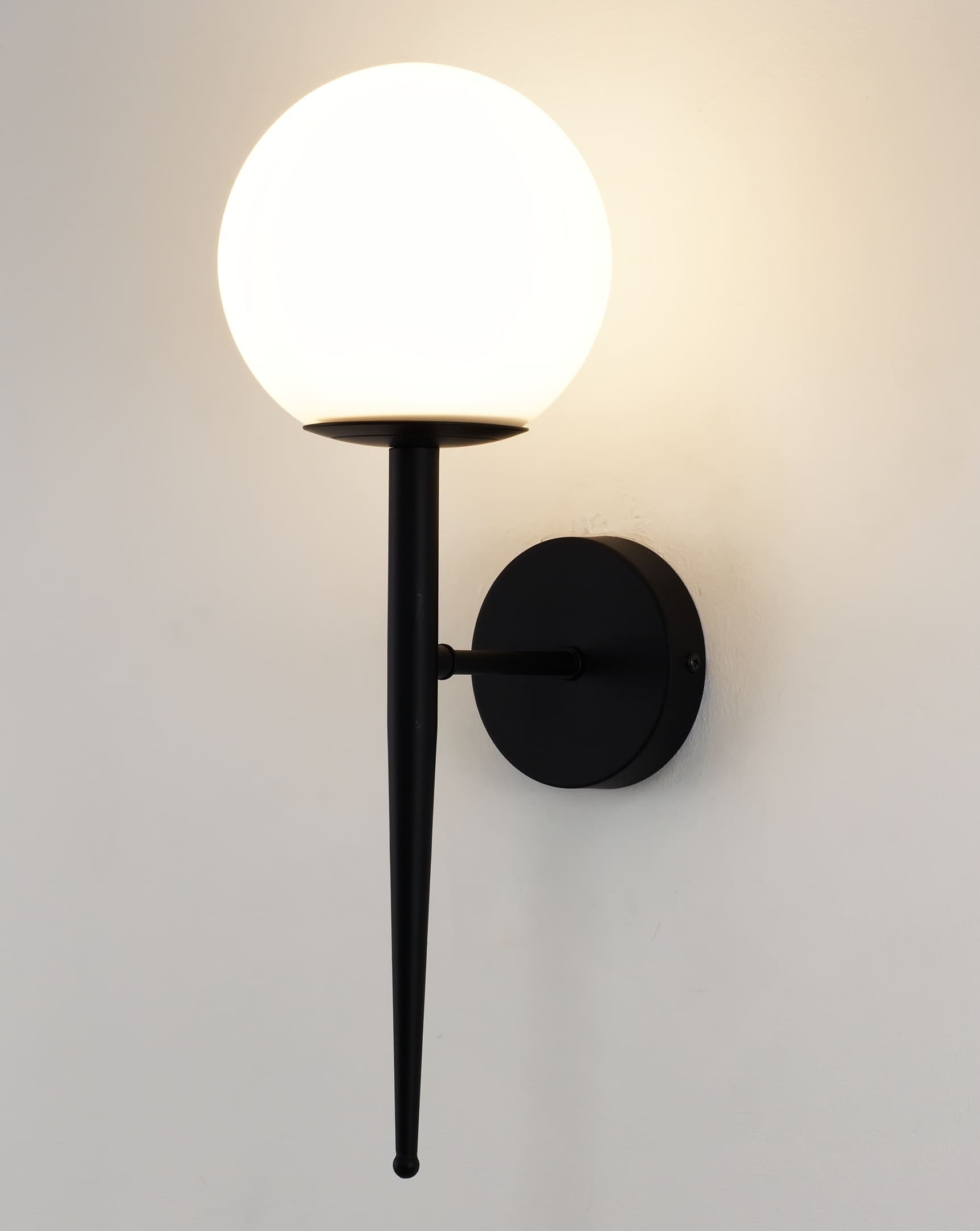 Изображение товара Бра Moderli Scrumbel V11562-1W в форме шара для стен