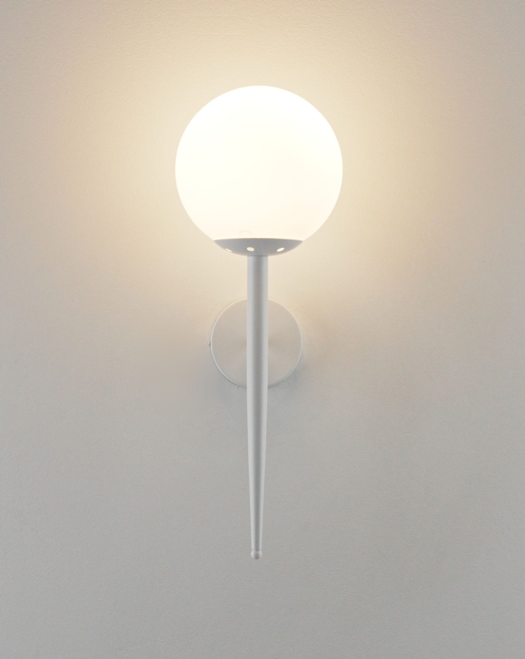 Изображение товара Бра в форме шара Moderli Scrumbel V11563-1W