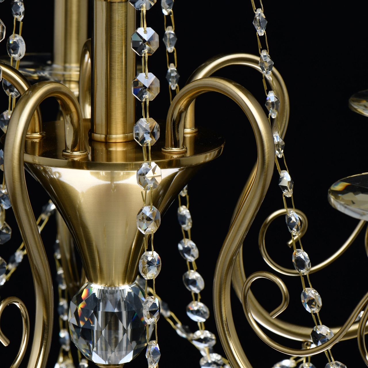 Изображение товара Подвесная люстра MW-Light Селена 482016305 в виде свечи с подвесками