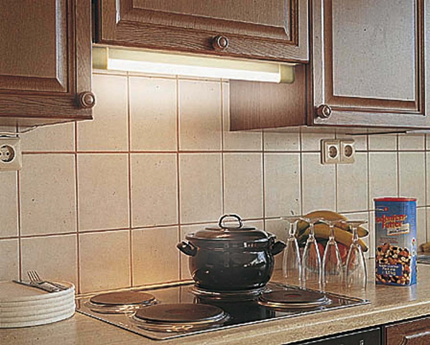 розетки и освещение на кухне