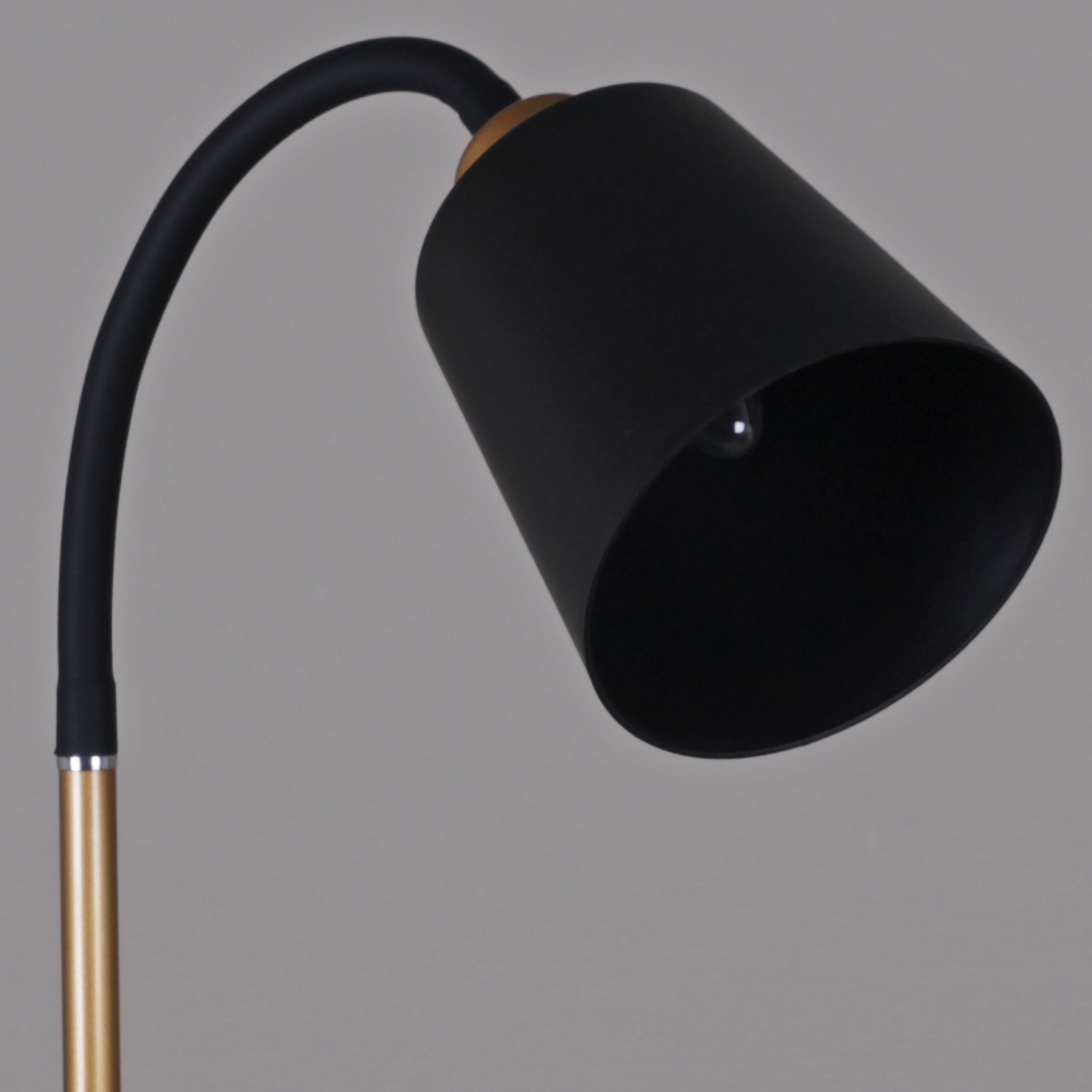 Изображение товара Торшер Reluce 00301-0.6-01D BK