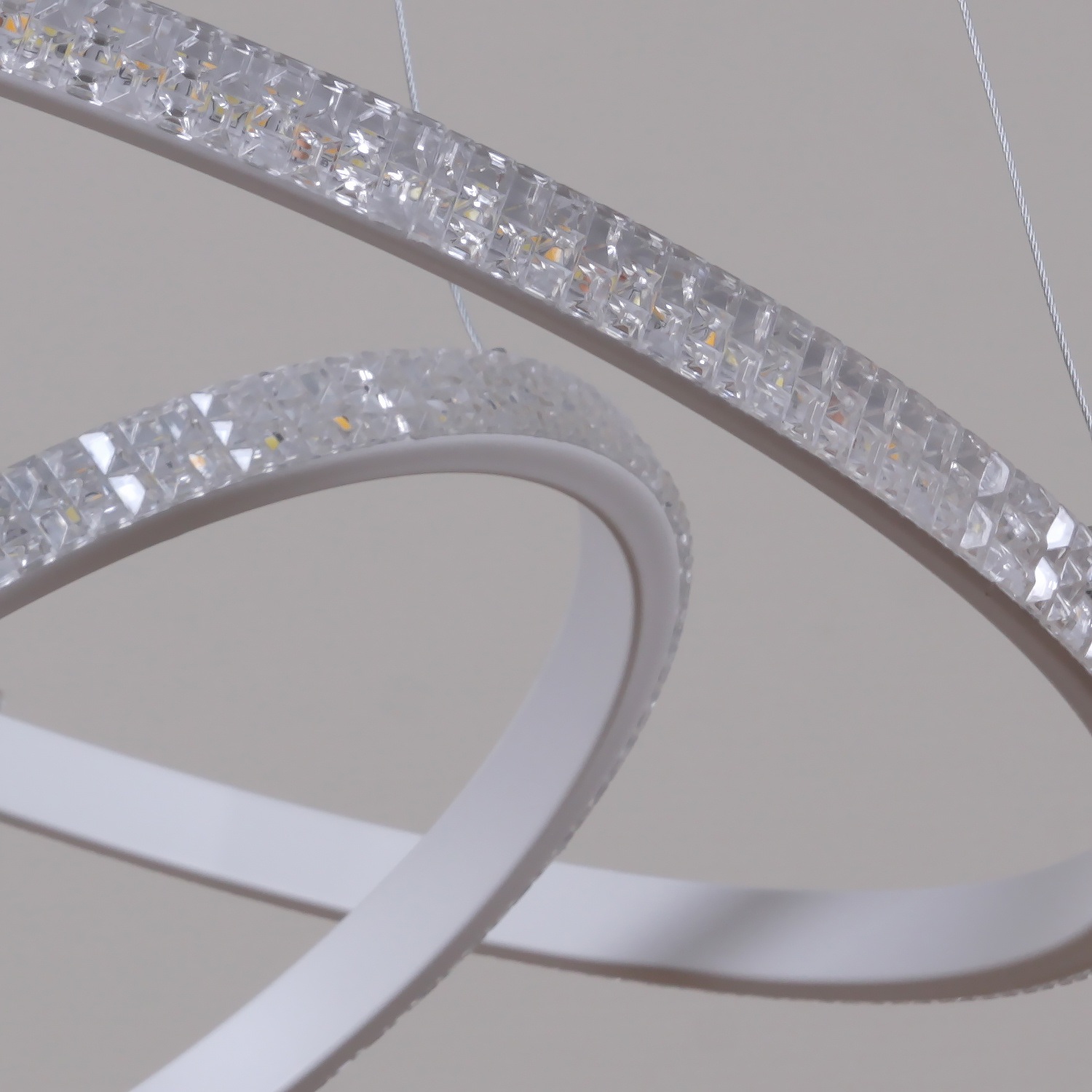 Изображение товара Подвесной светильник светодиодный с пультом Reluce 06315-3.9-02 WH