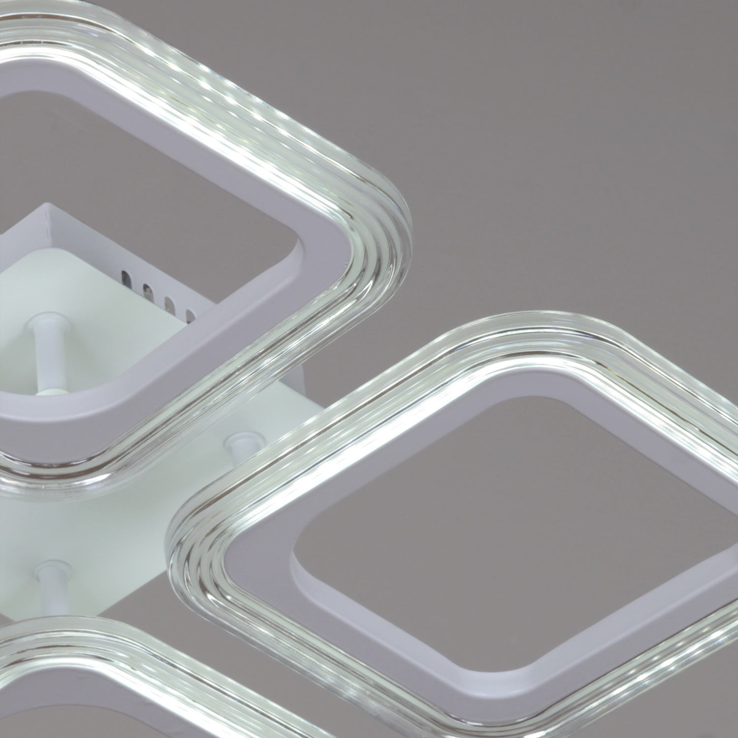 Изображение товара Современная потолочная светодиодная люстра Reluce 09826-3.3-04 WH с пультом регулировки света